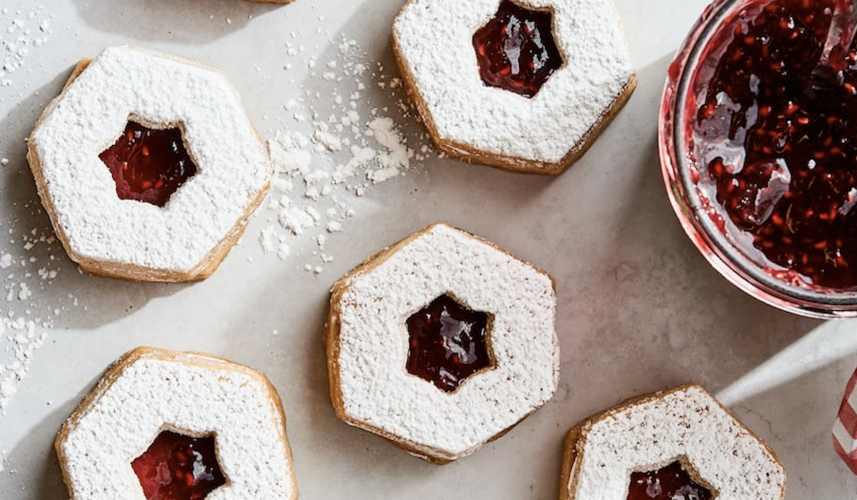 Sunday Paper Dinner Table: Christmas Linzer Cookies with Raspberry Preserves