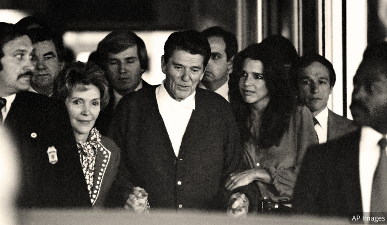 President Ronald Reagan, assisted by First Lady Nancy Reagan and their youngest daughter, Patti Davis.